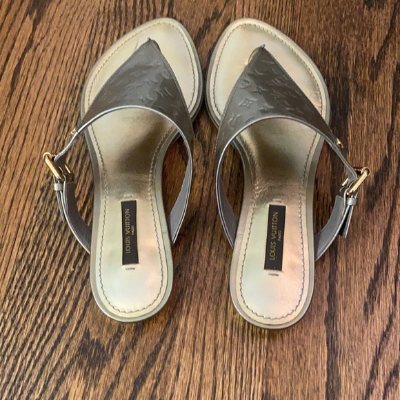 Louis Vuitton "No Doubt" Vernis Thong Sandals 37 - Picture 3 of 17
